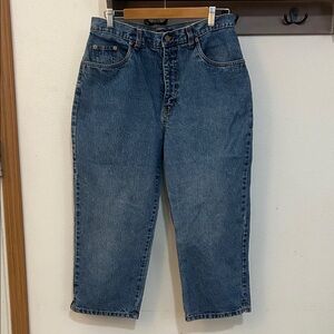 Bill Blass Relaxed Fit Blue Jeans Capri, size 12